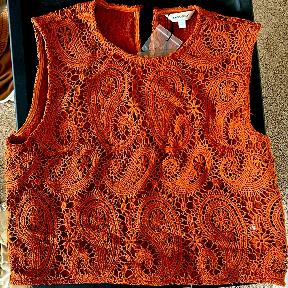 Lace top w/tags on